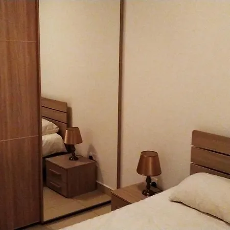Проживание в семье Homestay On Arturo Mercieca 46